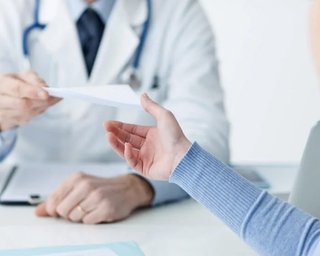 Пацієнти з COVID-19, ГРВІ та грипом можуть відкрити лікарняний дистанційно: як це зробити