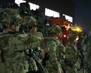 Десантники США из элитной дивизии массово прибывают на Ближний Восток: к чему готовится Трамп