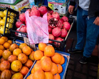 Бананы, апельсины, сыр: как взлетит цена продуктов из-за блокады польской границы