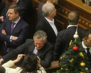 Оппозиционеры разблокировали президиум Рады перед вечерним заседанием