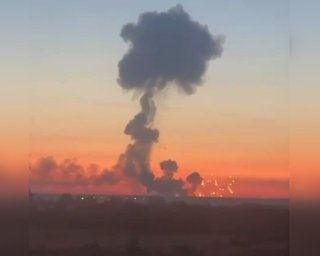 Під Києвом після вибуху почалась сильна пожежа (відео)