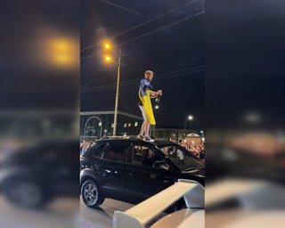 Як відзначили День прапора: від гуляння з басейном та "кричалками" у Харкові до 3D-тризуба (відео)