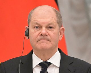 Домовилися "підтримувати зв'язок": Путін поговорив через телефон із Шольцем про удари по Україні