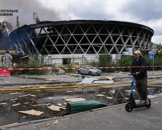 РФ поцілила в символ Києва: як виглядає після атаки легендарна "Шайба", яку зняв Kalush