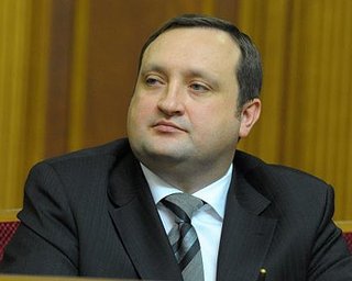 Глава НБУ Арбузов финансирует Нашу Украину, - СМИ