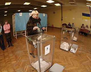 Азаров о ходе выборов: главная сенсация, что нет сенсаций