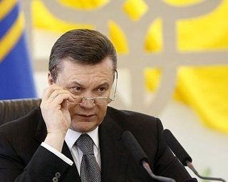 Янукович запретил использовать себя в предвыборной кампании 