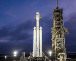 SpaceX провела первые огневые испытания ракеты Falcon Heavy