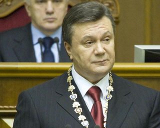 Янукович лично будет представлять премьера Азарова