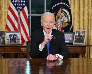 Байден заявил, что в США зарождается "олигархия" и призвал изменить Конституцию