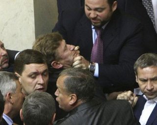 Министр финансов повредил лицо бютовца Налоговым кодексом 