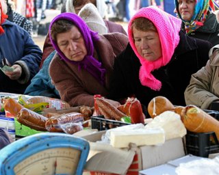 Цінники зірвалися з ланцюга: скільки витрачають на продукти в Україні та Європі