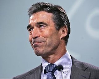 Генсек НАТО поздравил Януковича