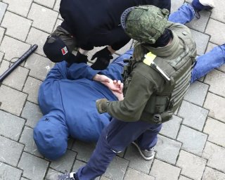 В Беларуси из-за поддержки Зельцера арестовали 136 человек