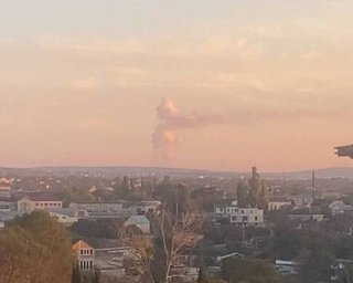 "Щось бабахнуло": у Севастополі стався потужний вибух і здійнявся стовп диму (відео)