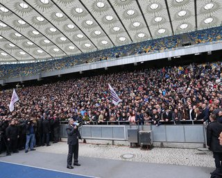 В РФ рассказали, кому на самом деле пел песню Порошенко на "Олимпийском"