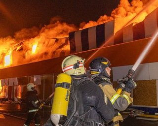 Россияне атаковали "Эпицентр" в Харькове и вновь нанесли удар по ГСЧС: что известно (фото)