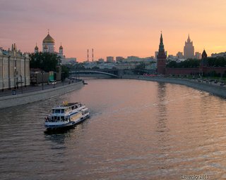 На Москва-реке спасли шесть человек с затонувшего катера