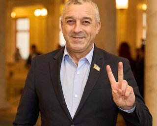 "Чужими руками": нардеп "Слуги народа" обвинил Зеленского в намерении воевать "до последнего"