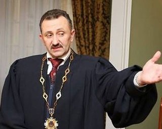 Экс-судья Зварыч объявил бессрочную голодовку