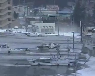 По улицам японских городов плывут корабли (видео)