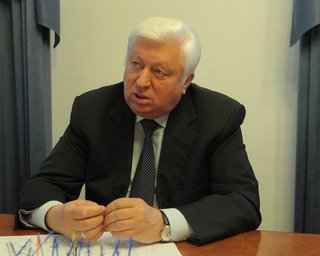 Пшонка объяснил, почему Тимошенко не перевозят в колонию