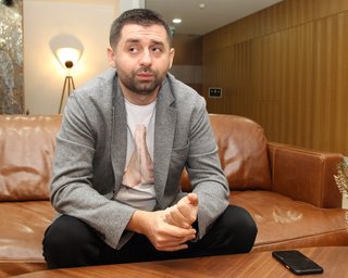 Скандали у "Слузі народу". Як партії Зеленського зберегти єдність, якщо її розривають скандали