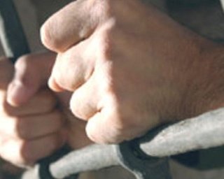 На Суматре после землетрясения сбежали десятки заключенных