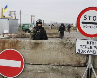 На админгранице с Крымом временно закроют два пункта пропуска