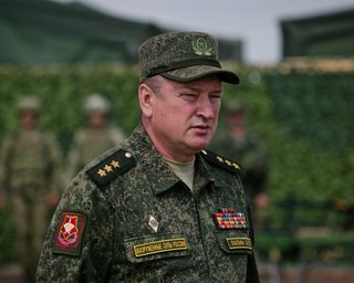 "За Батьківщину!": воєнкори РФ показали, як генерал Лапін "виганяє" РДК із Бєлгородської області (відео)