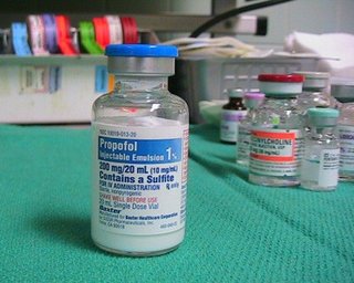 Врач Джексона признался, что дал певцу в день его смерти Propofol