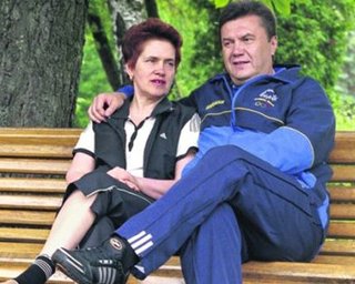 Янукович рассказал как прекрасно быть влюбленным