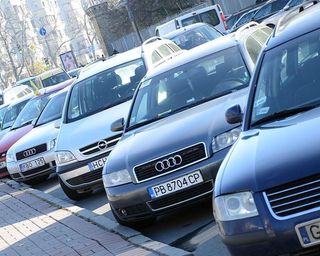 Таможня передала сотни конфискованных автомобилей для армии