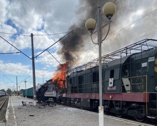 Маршрути в прифронтові міста перебудують після ударів по поїздах, — "Укрзалізниця"