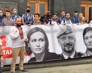 Разбили шатер и хотят ночевать. Активисты под ГПУ требуют освобождения одного из фигурантов "дела Шеремета"