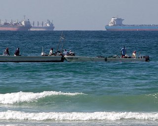 Не прошло и суток: Иран снова закрыл Ормузский пролив из-за блокады США