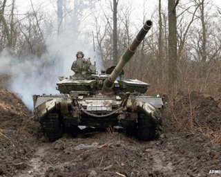 Пройшли звільнення Херсона та пошкодження: екіпаж танка Т-64 розповів про бої проти ЗС РФ
