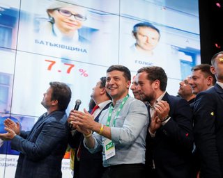 "Слуга народа" затевает демократический альянс. С кем победитель выборов будет формировать коалицию