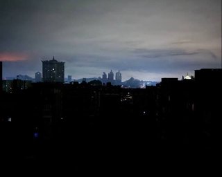 Почти вся территория так называемой "ДНР" оказалась без света: сообщают о "прилете" по подстанции (видео)