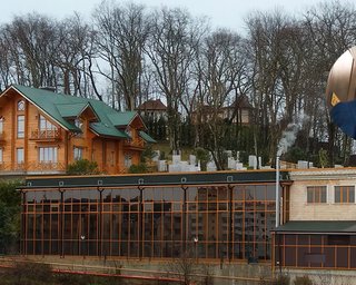 Живе у Сочі під новим ім'ям: журналісти вийшли на слід Януковича (відео)