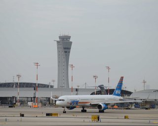 "Бесполетная зона": иностранные авиакомпании отменяют полеты в Израиль (фото)