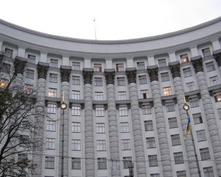 Азаров переселит Колесникова, Тигипко и Тихонова