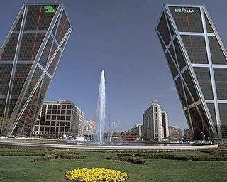 Железные люди одного города. Необычные памятники Мадрида
