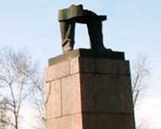 В Одесской области вандалы разрушили памятник Ленину