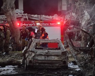 Іран вдарив по Ізраїлю балістичними ракетами: багато загиблих і поранених (фото, відео)
