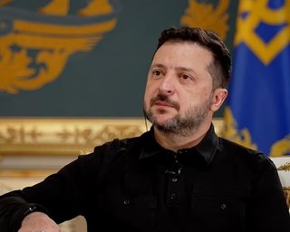 "Заморозити війну по лінії фронту просто зараз": Зеленський відповів, за яких умов підпише мирну угоду