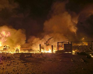 ВС РФ нанесли комбинированный удар по Киевской области: в столице пожар, в Броварах — погибшие (видео)