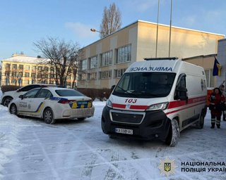 Підліток напав із ножем на вчительку та однокласника у Києві: перші подробиці