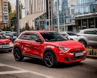 В Україні з'явився недорогий електрокросовер FIAT із запасом ходу понад 400 км (фото)