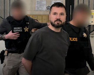 "Телепортувався" в Овальний кабінет із ножем: у США за погрози вбити Трампа арештували відомого блогера
